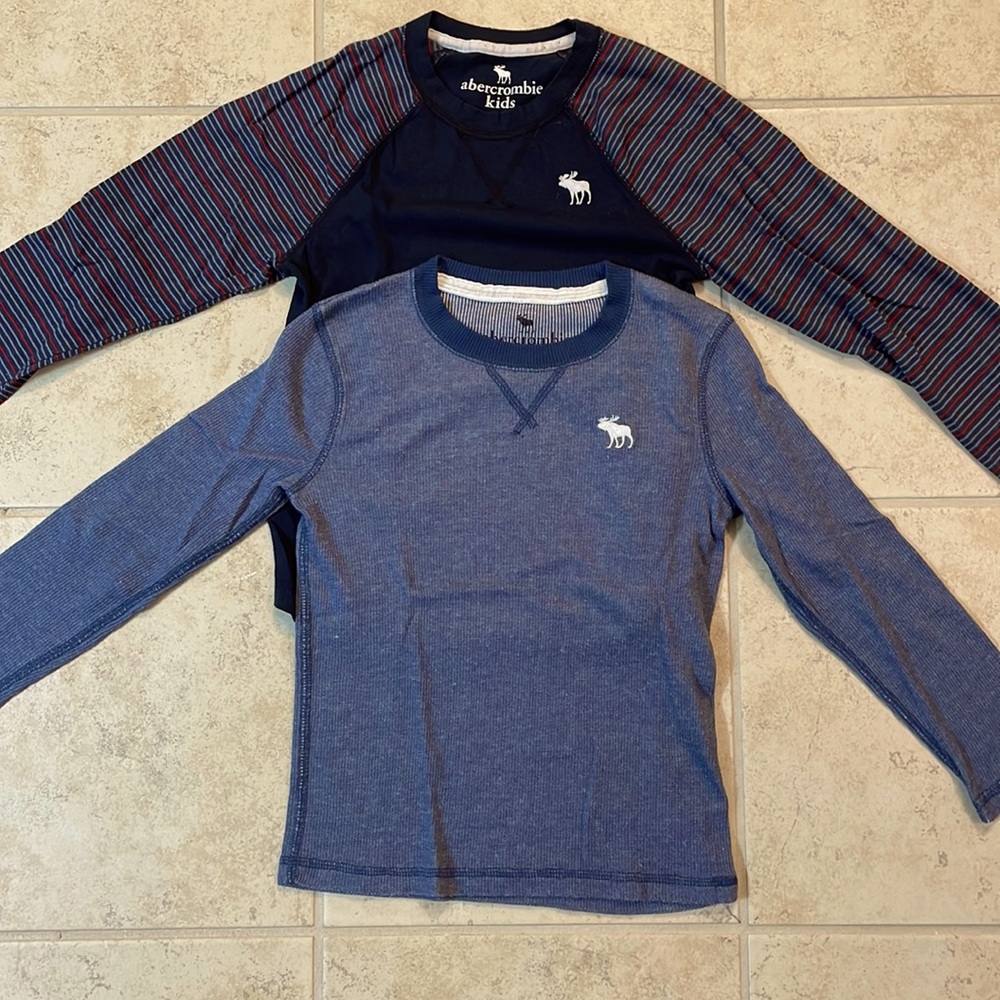 adorable soft and durable pack of boys T-shirts from abercrombie. size 5/6